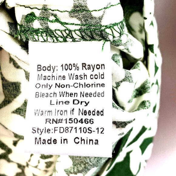 Fun 2 Fun Top Women Small Green Pleated V Neck Floral Print Long Sleeve - Picture 9 of 11